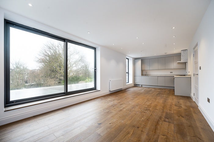 Flat Chatsworth Road in Greater London