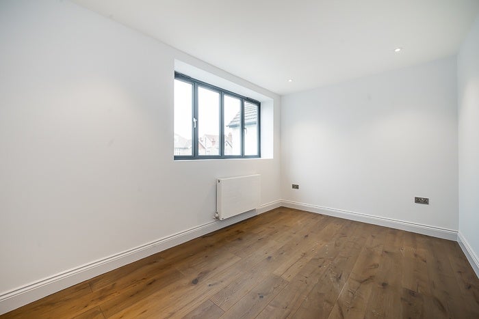 Flat Chatsworth Road in Greater London