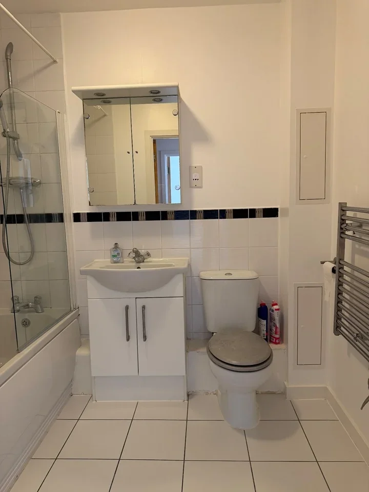 Flat Chalvey Road East in Slough