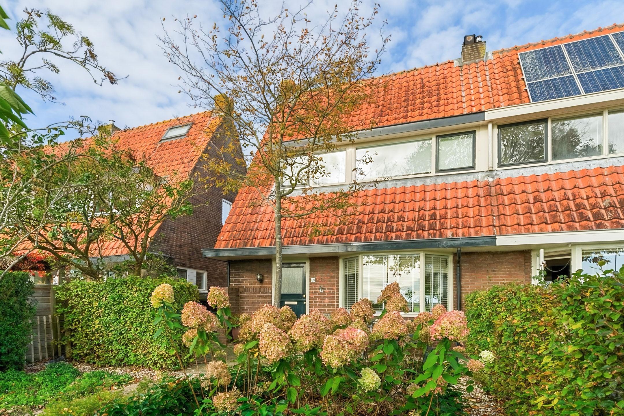 Huis Herenweg 39 in Ankeveen