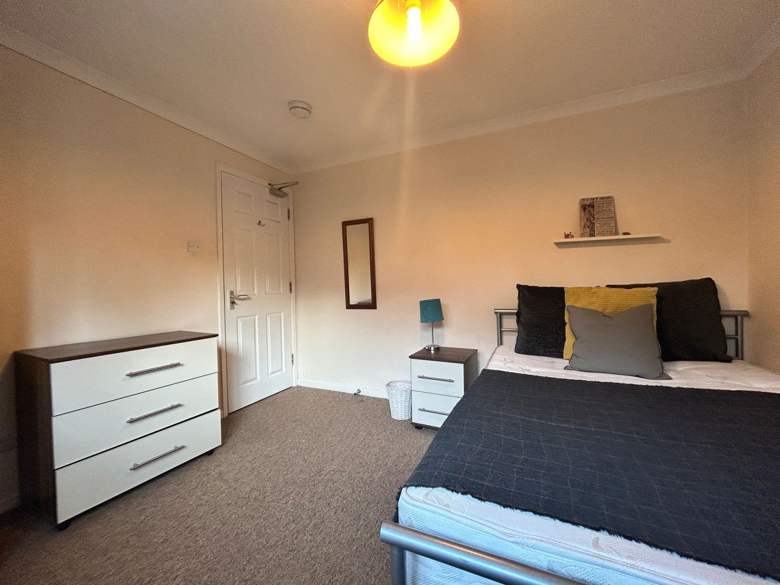 Room New Road in High Wycombe