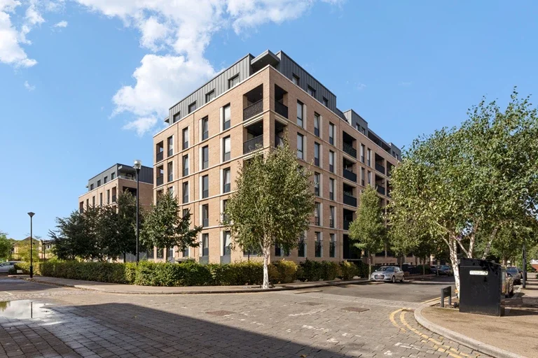 Flat FitzHerbert Walk in Greater London