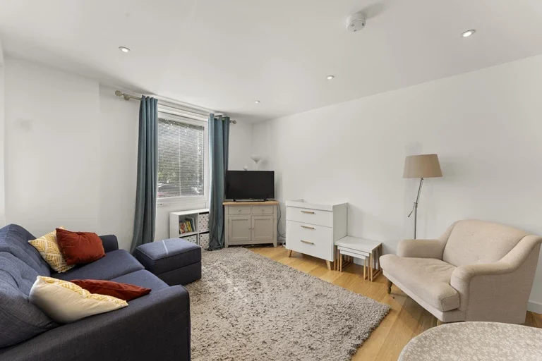 Flat FitzHerbert Walk in Greater London