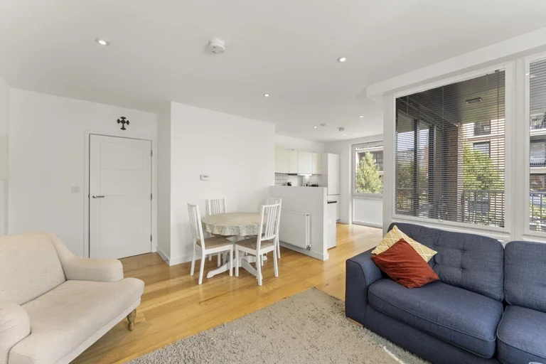 Flat FitzHerbert Walk in Greater London