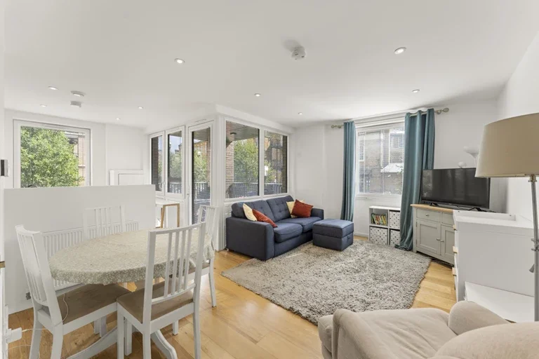 Flat FitzHerbert Walk in Greater London