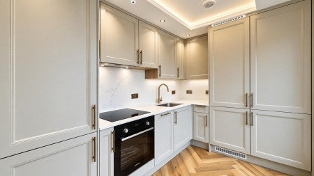 Flat Hazelwood Avenue in Greater London