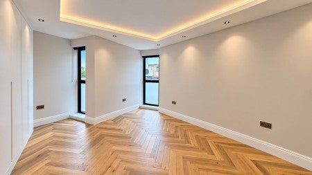 Flat Hazelwood Avenue in Greater London