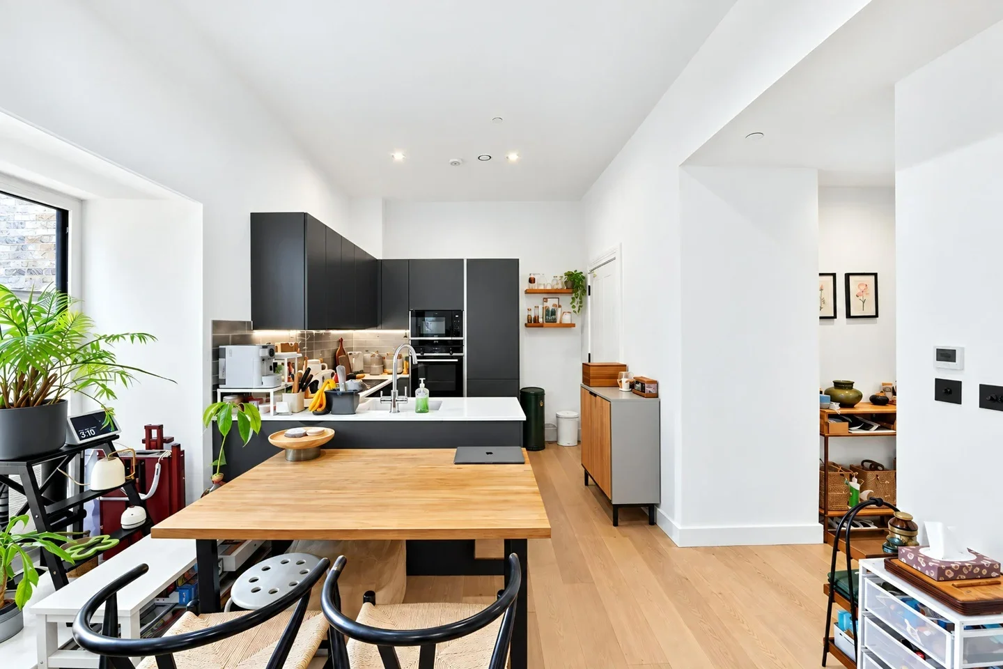 Flat Tannery Square in Greater London