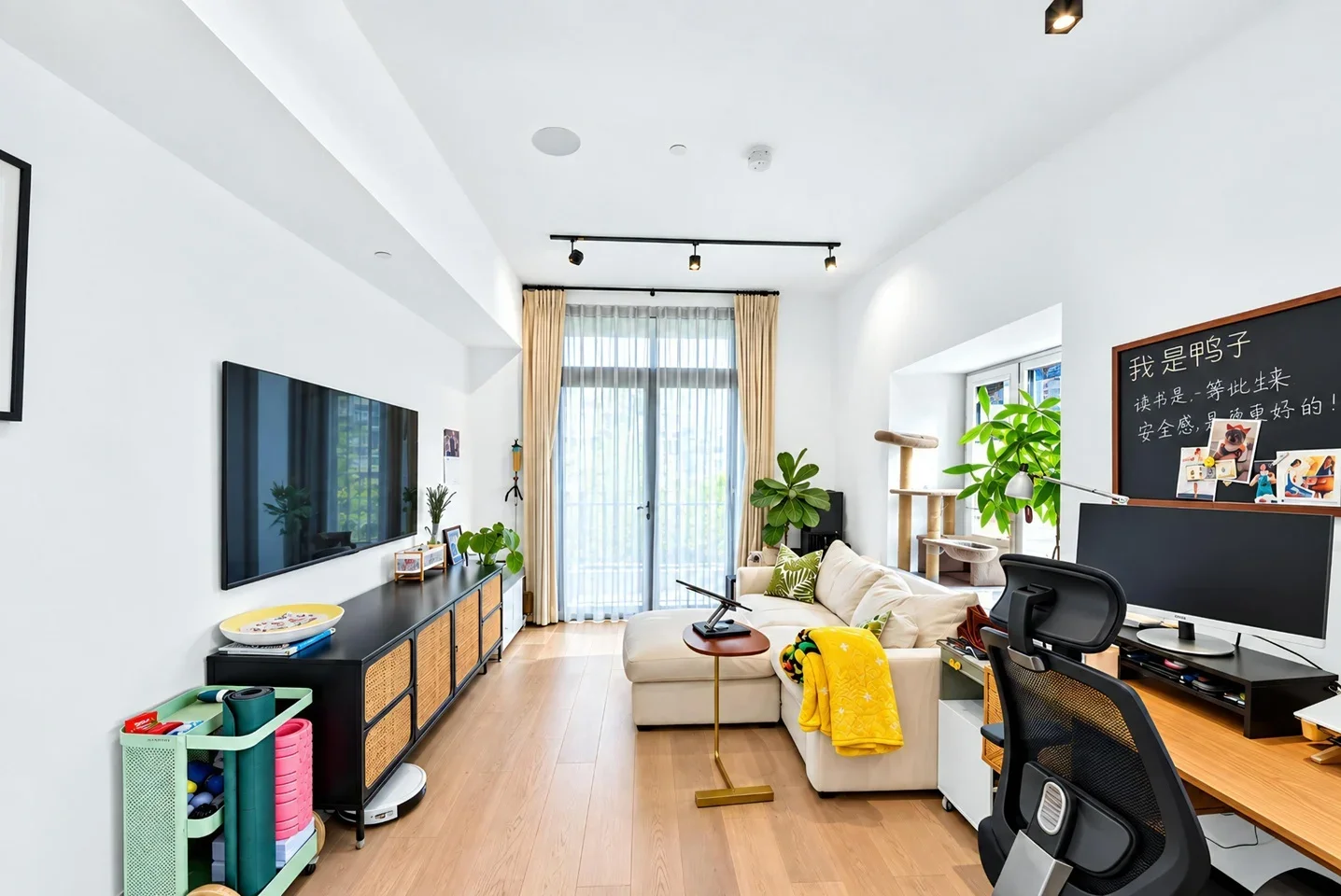 Flat Tannery Square in Greater London
