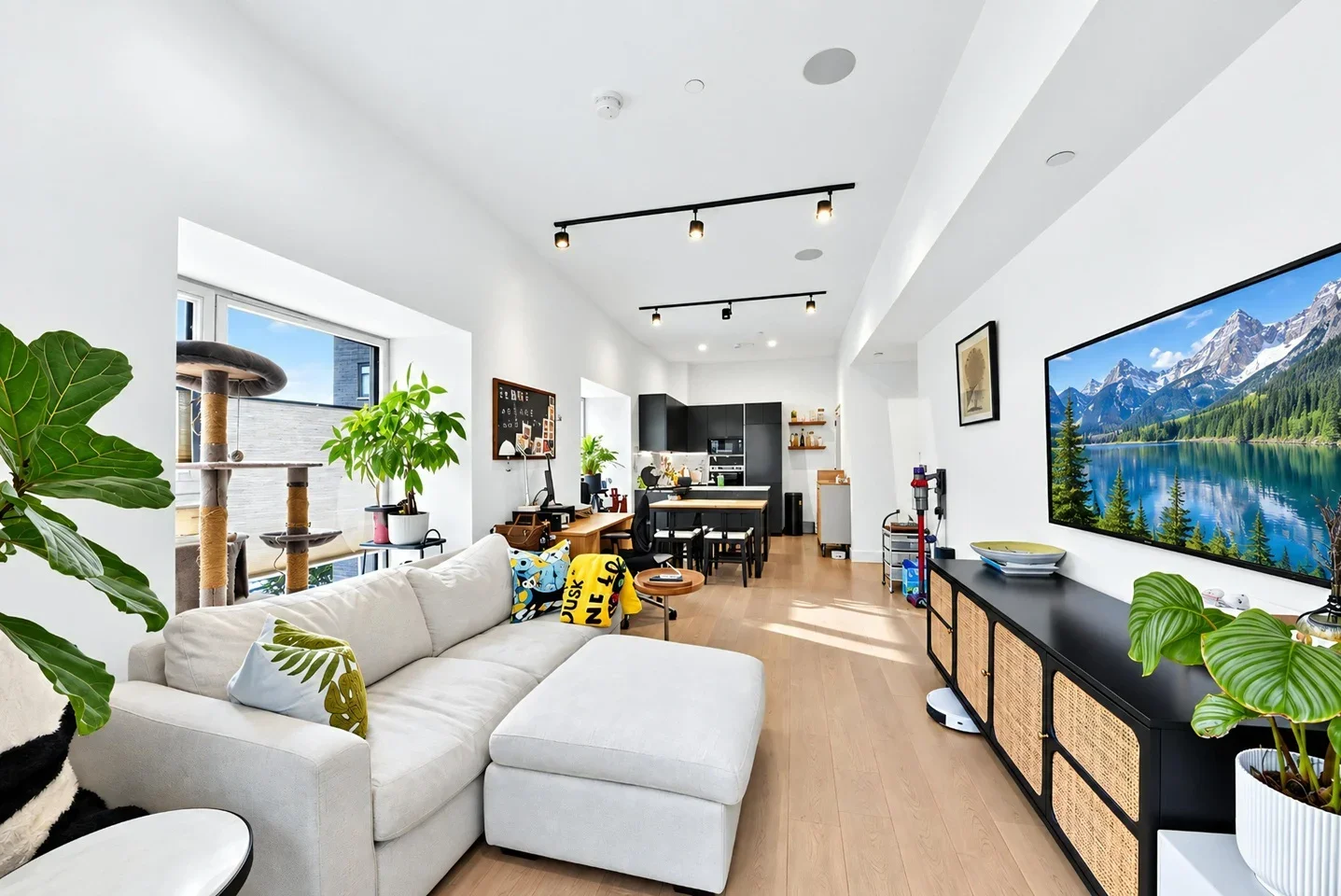 Flat Tannery Square in Greater London