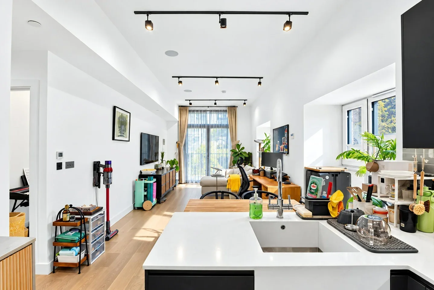 Flat Tannery Square in Greater London