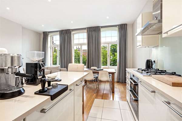 Flat Brompton Road in Greater London