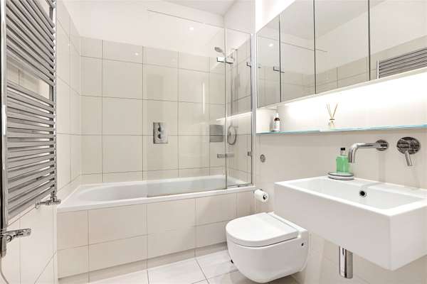 Flat Brompton Road in Greater London