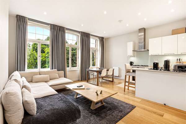 Flat Brompton Road in Greater London
