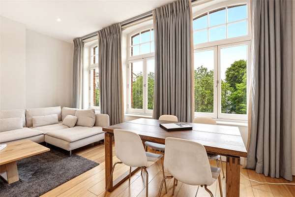 Flat Brompton Road in Greater London