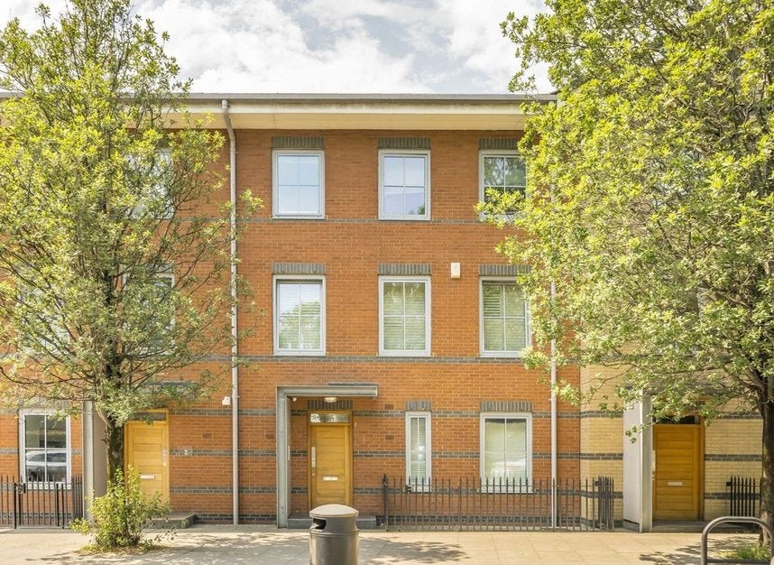 Flat Fulham Palace Road in Greater London