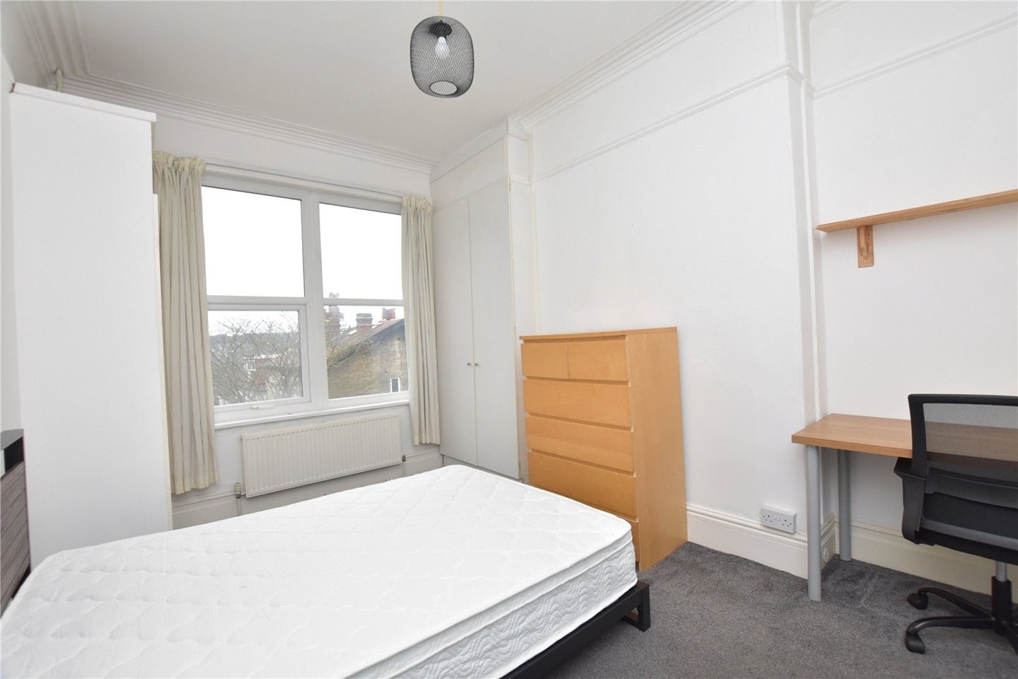 Room Wood Lane in Leeds