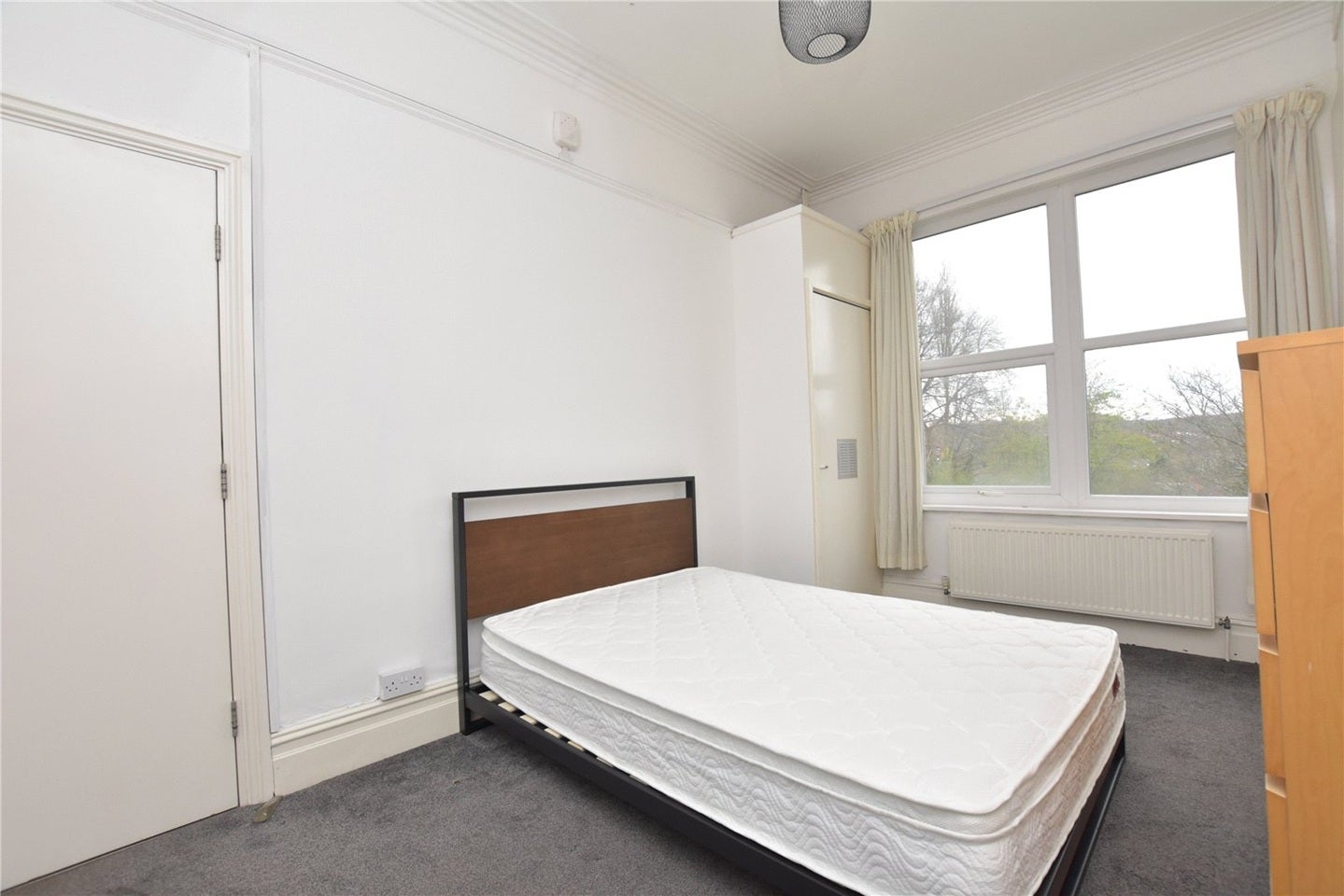 Room Wood Lane in Leeds
