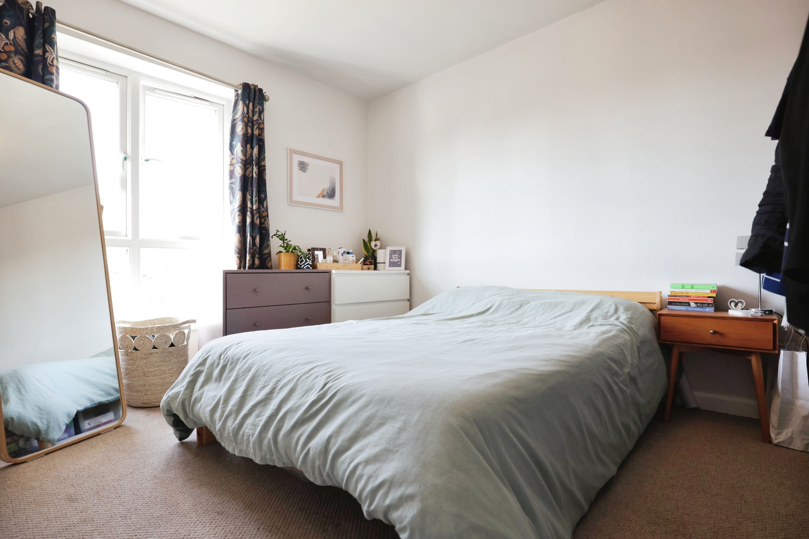 Flat Thackeray Road in Coventry