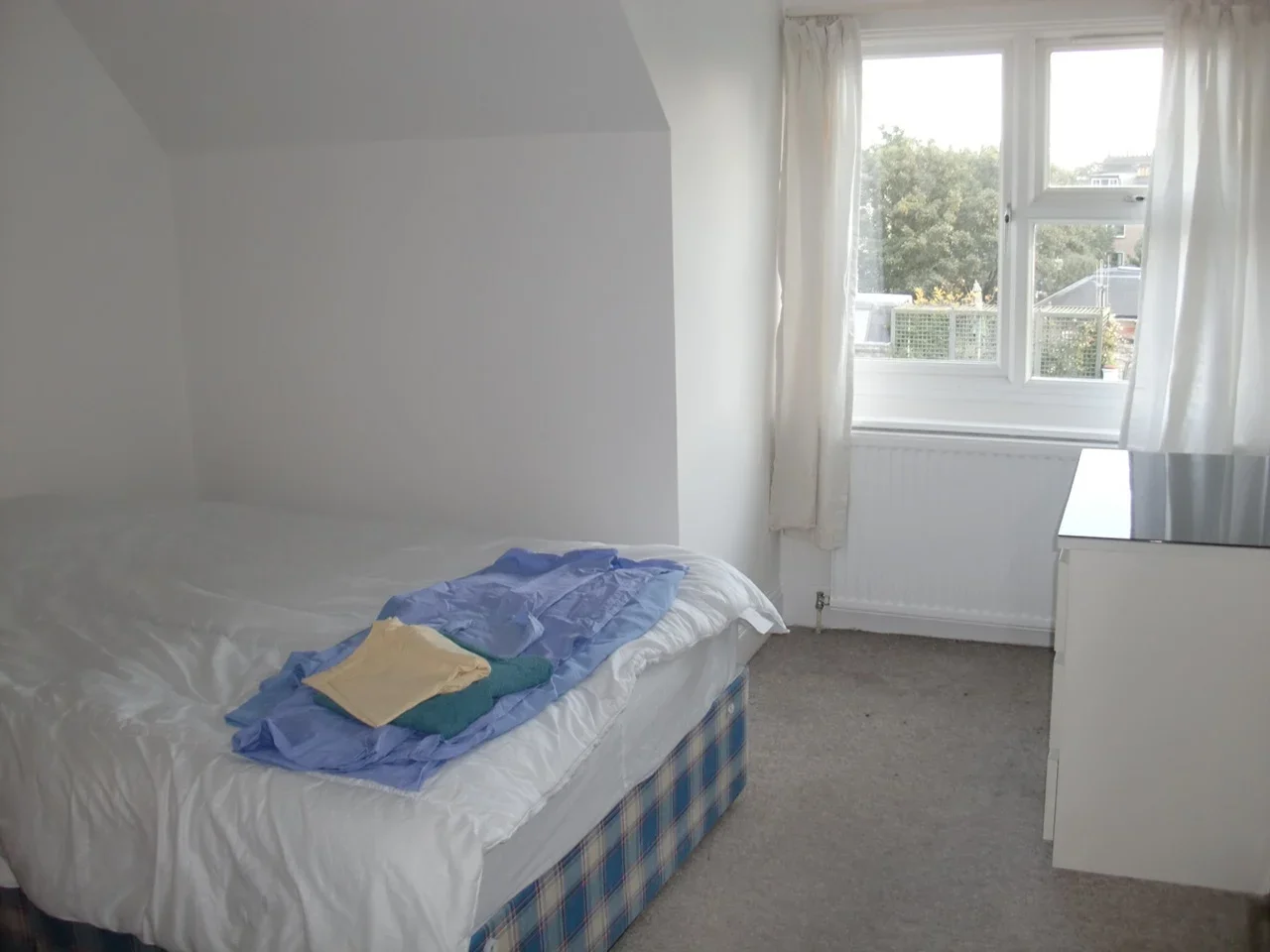 Flat Acol Road in Greater London