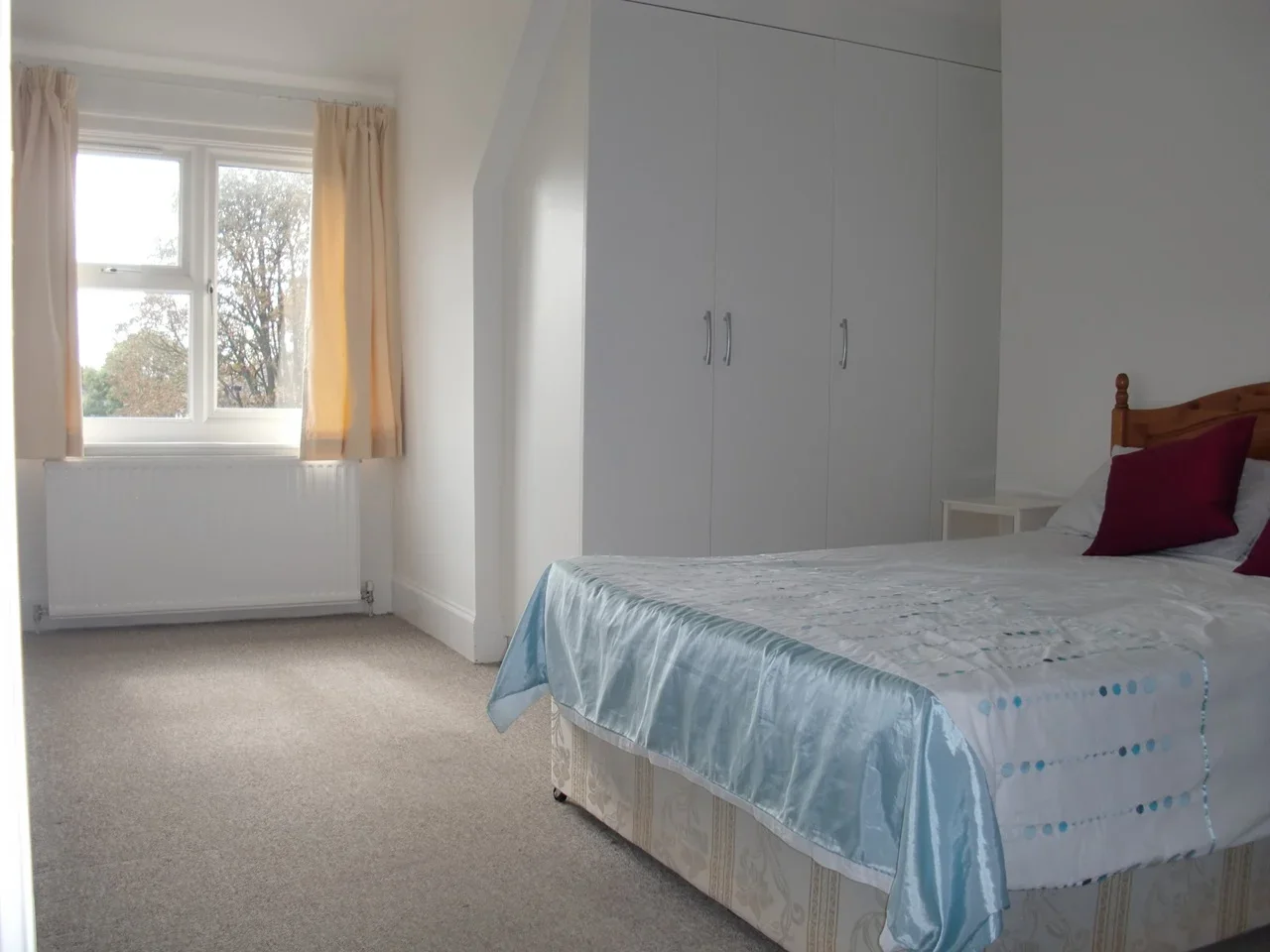 Flat Acol Road in Greater London