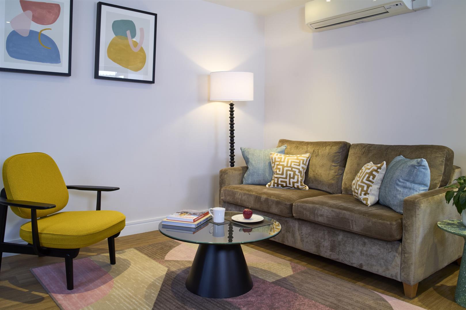 Flat Harrington Road in Greater London