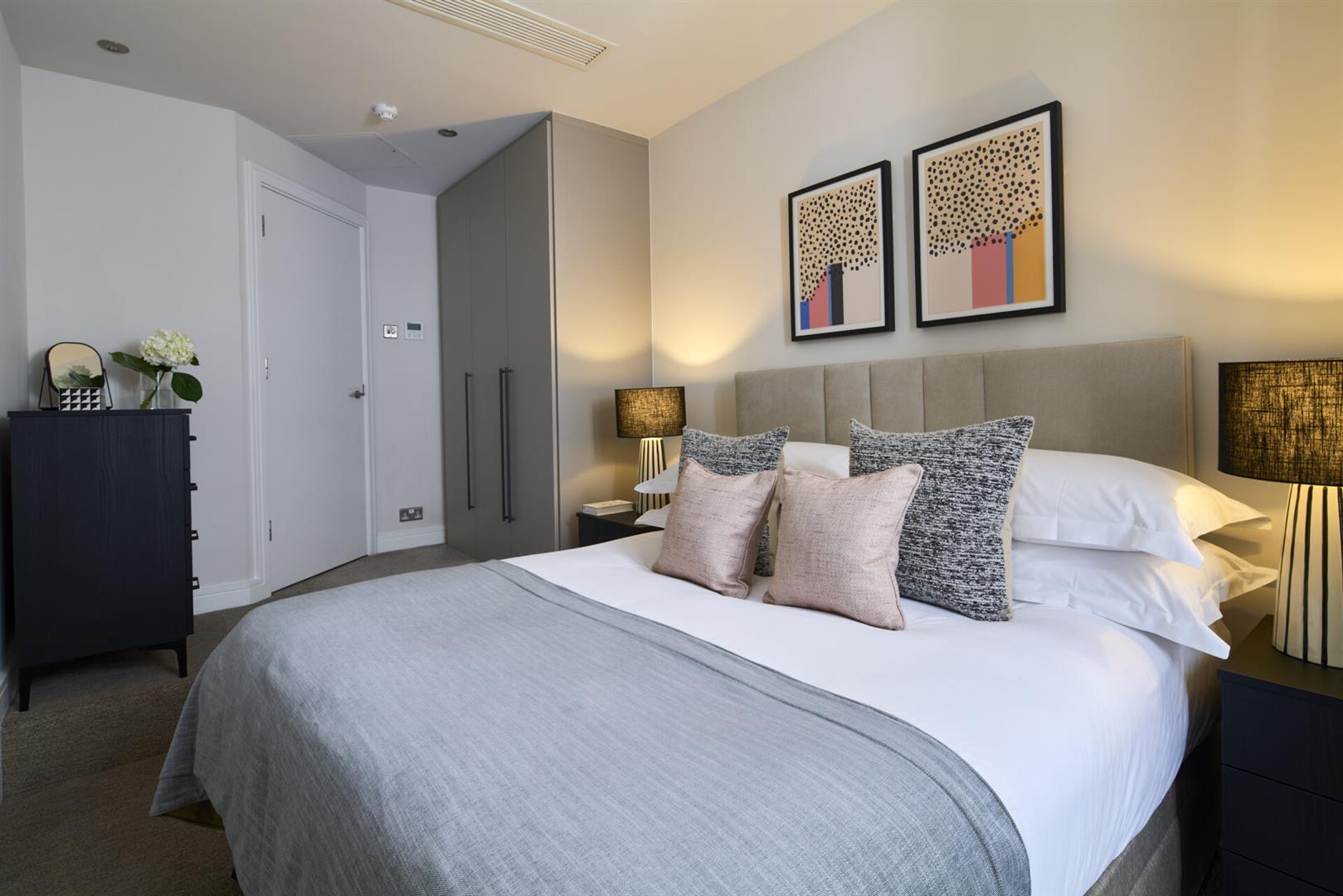 Flat Harrington Road in Greater London