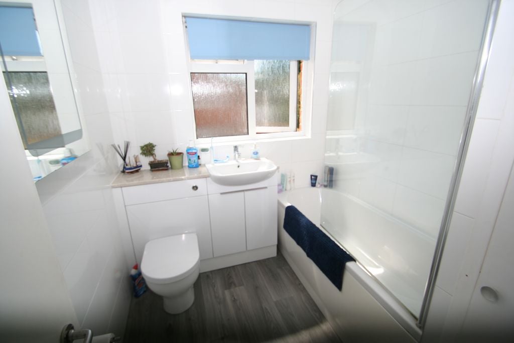 Flat Chatsmore Crescent in Worthing
