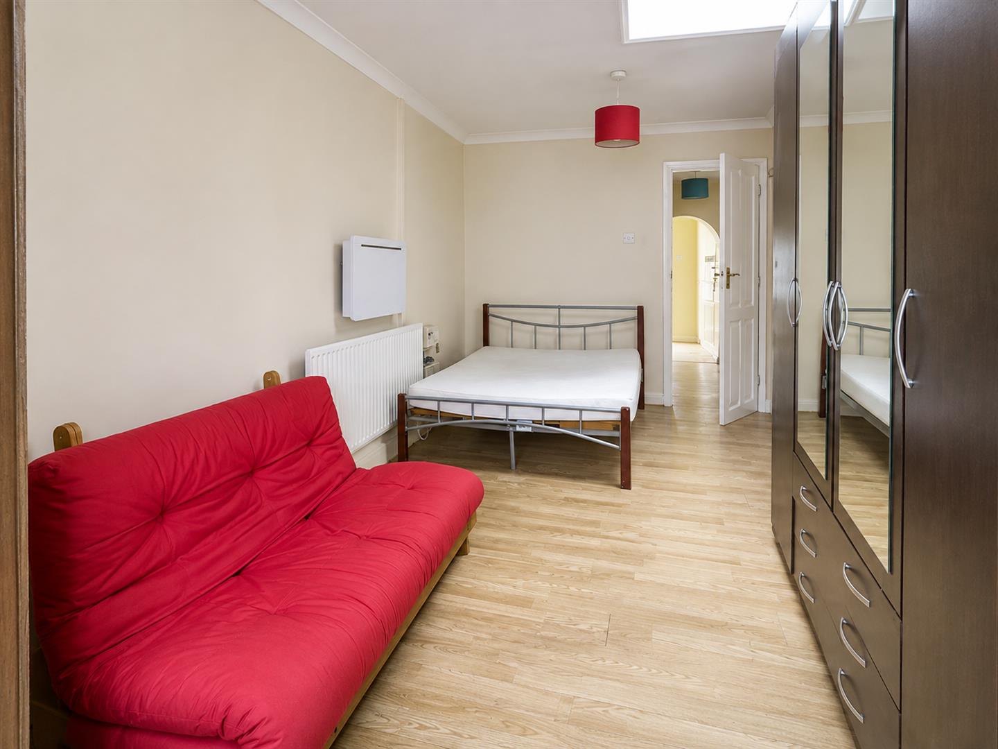 Flat Ellesmere Avenue in Greater London