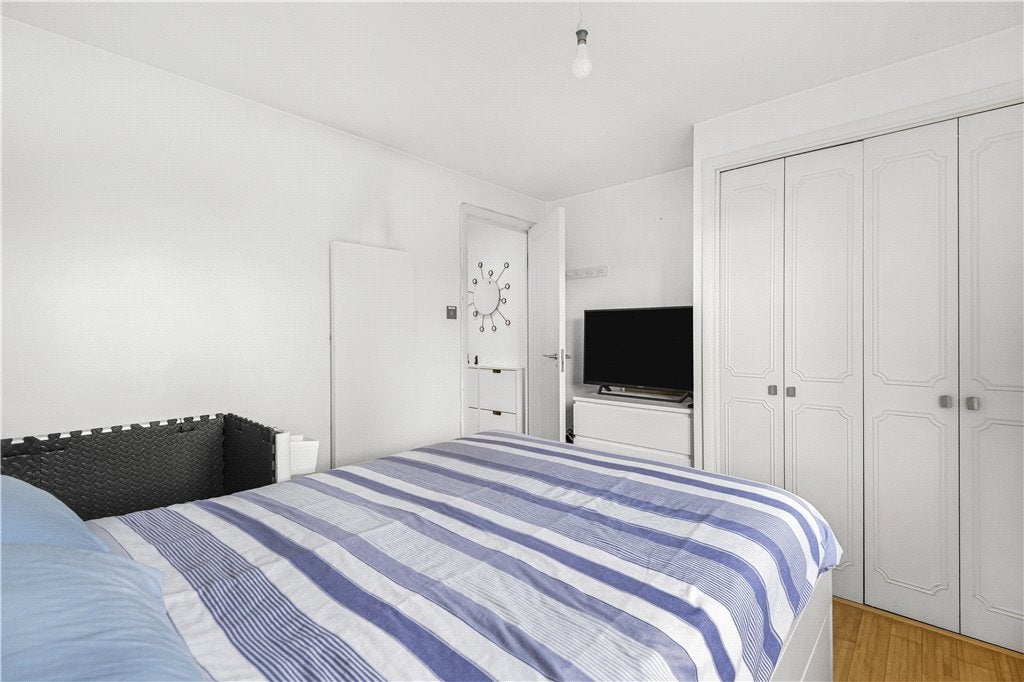 Flat Elmore Close in Greater London