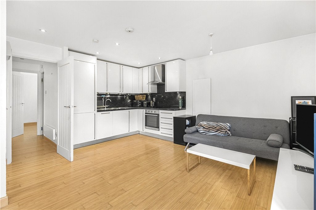 Flat Elmore Close in Greater London