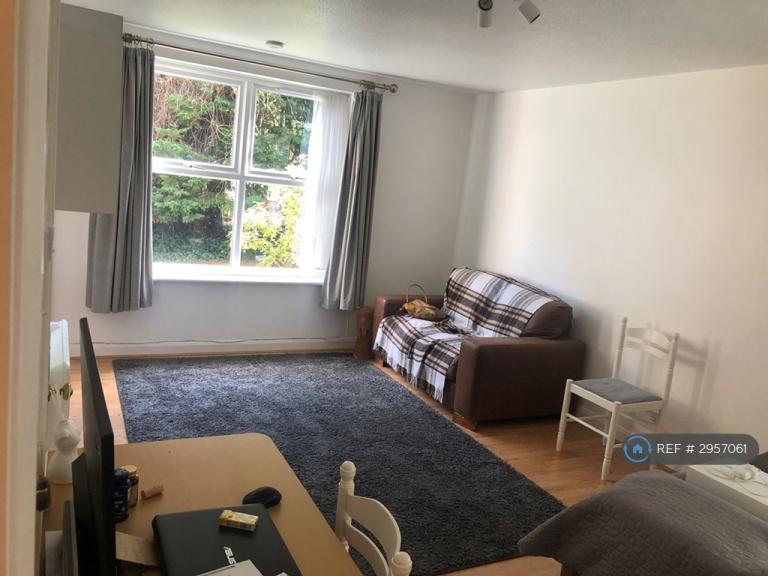 Flat Paxton Road in Greater London