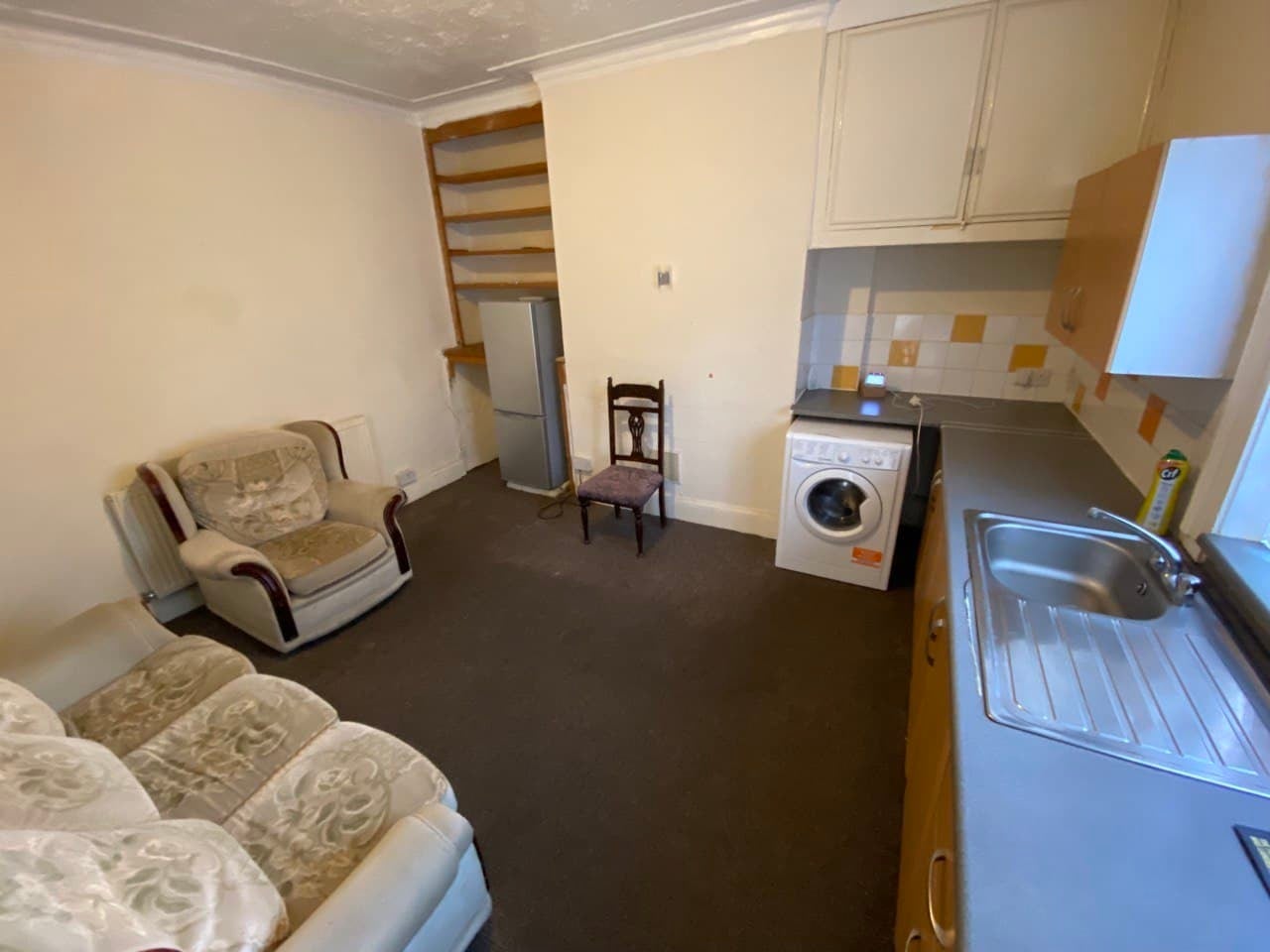 Flat Woodview Place in Leeds