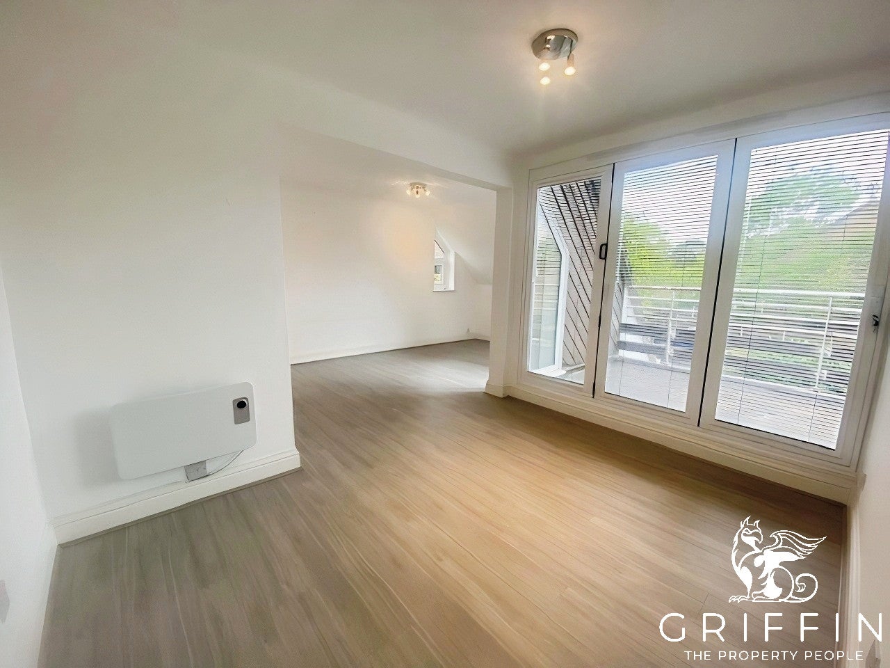 Flat Brackley Crescent in Basildon
