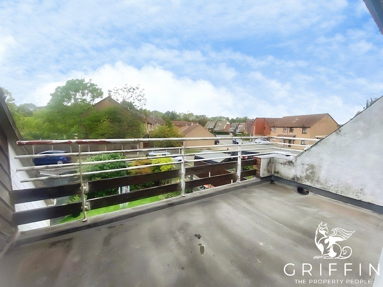 Flat Brackley Crescent in Basildon