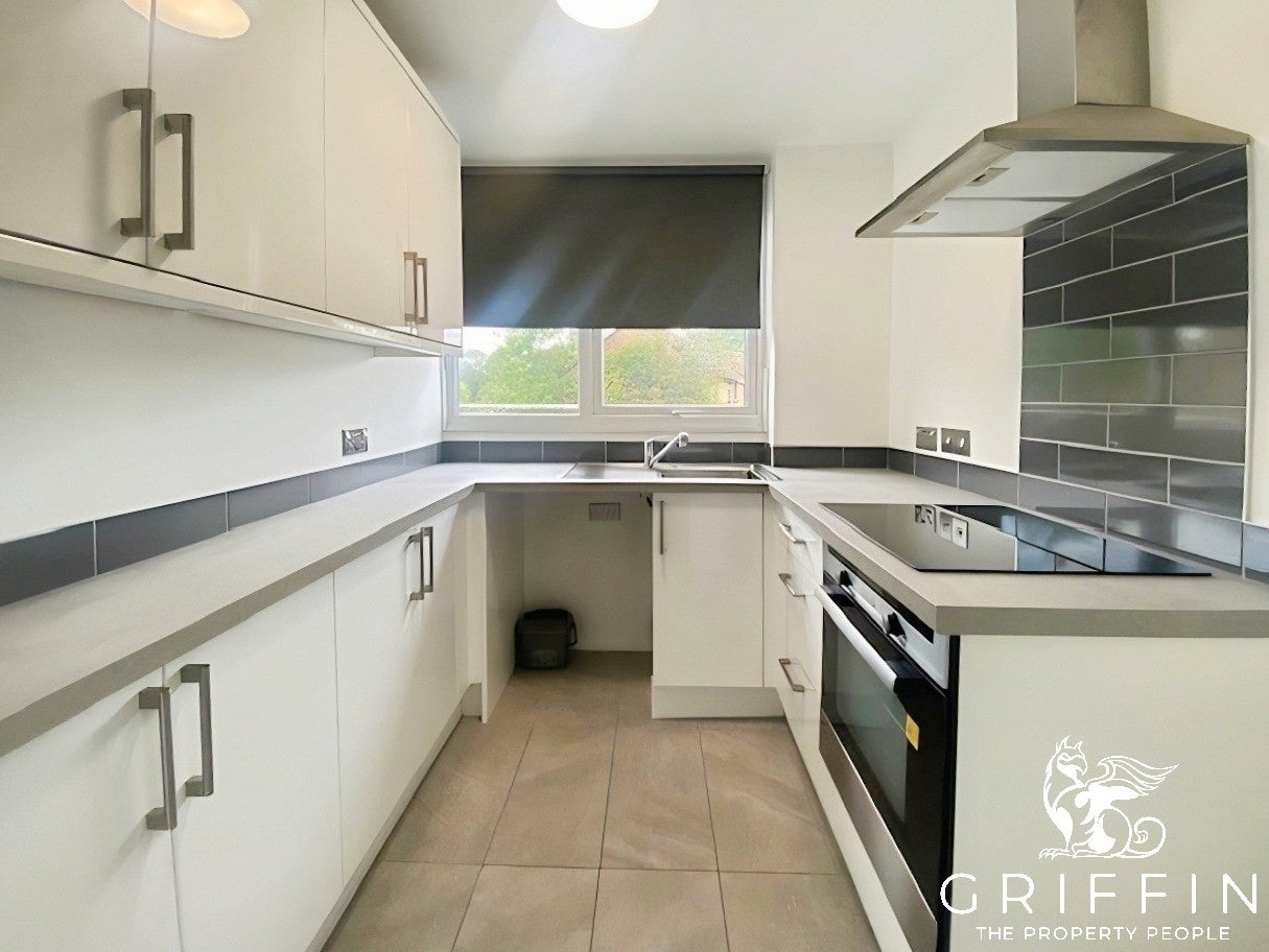 Flat Brackley Crescent in Basildon