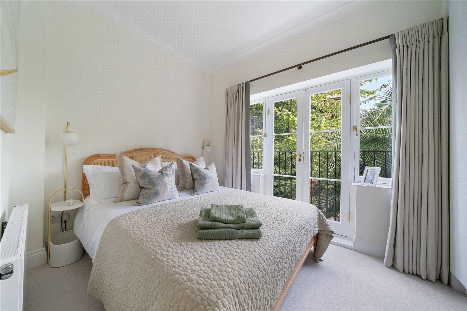Flat Pembridge Villas in Greater London