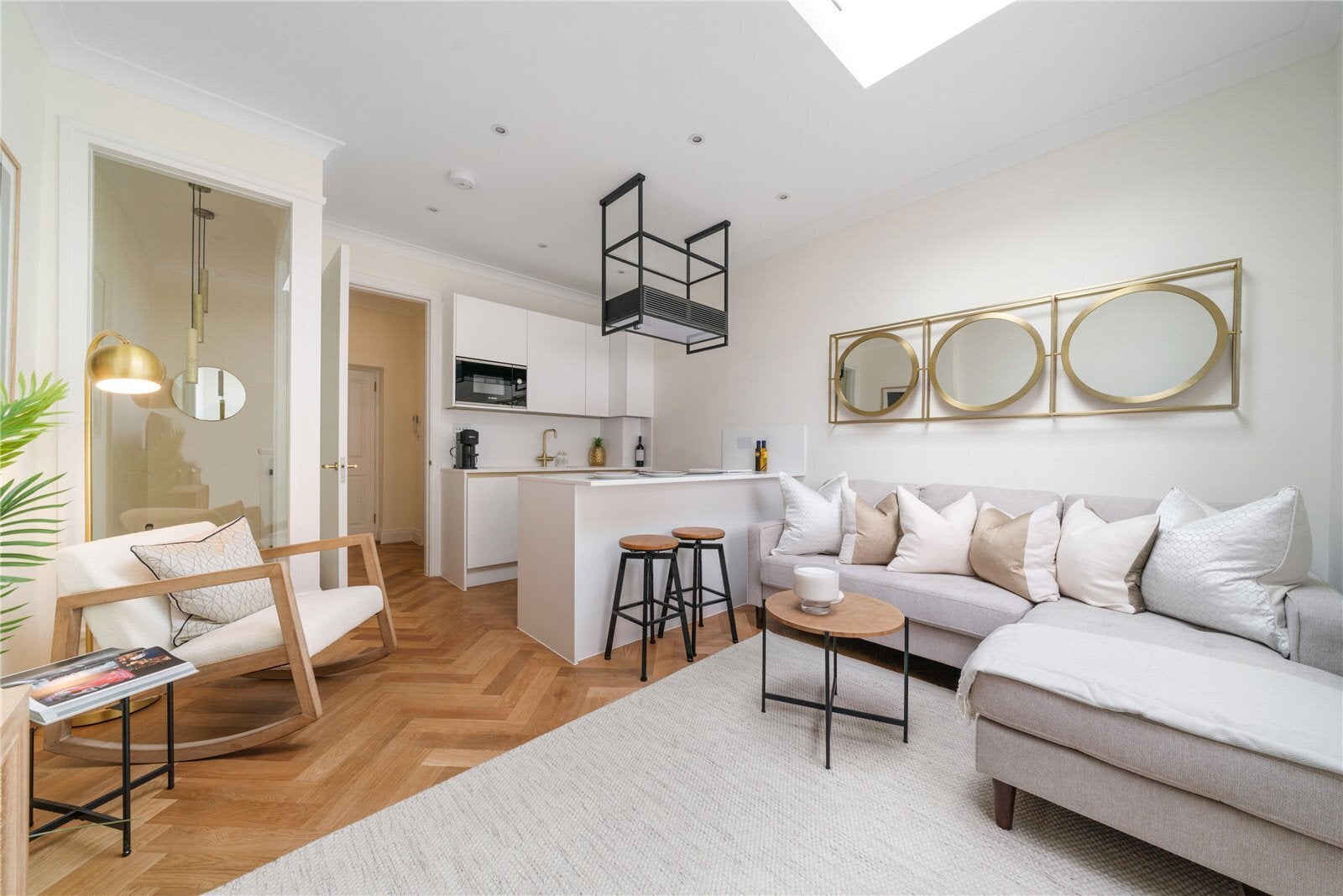 Flat Pembridge Villas in Greater London