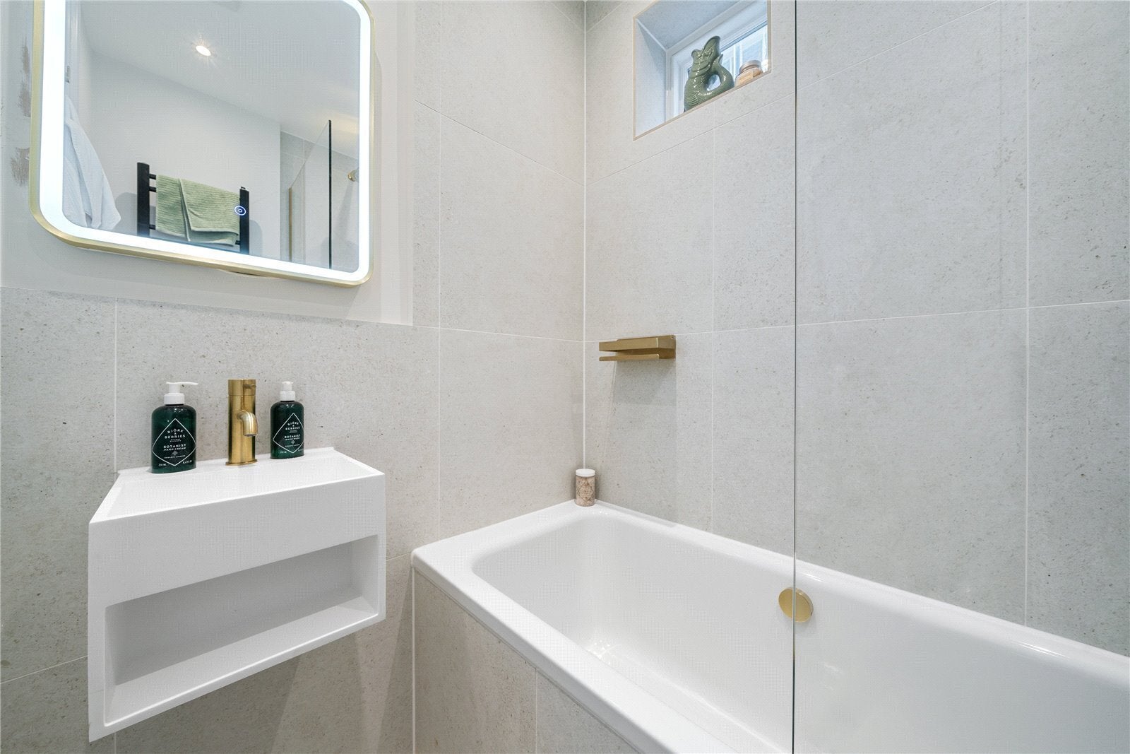 Flat Pembridge Villas in Greater London