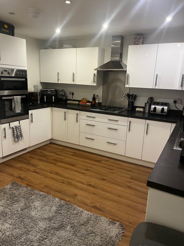 Room Hawksmoor Grove in Greater London