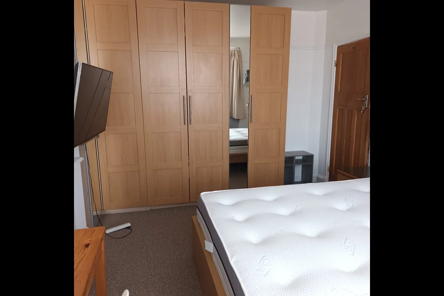 Room Ashcroft Road in Luton