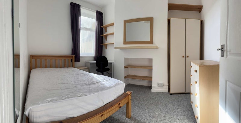 Room Dogfield Street in Cardiff