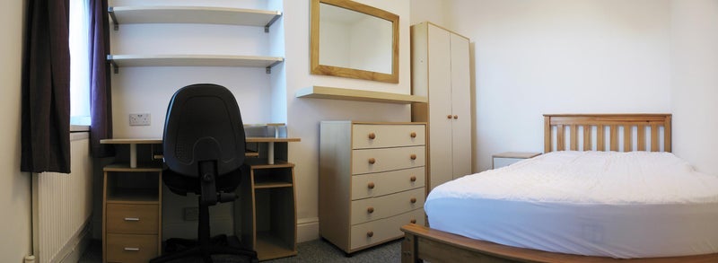 Room Dogfield Street in Cardiff