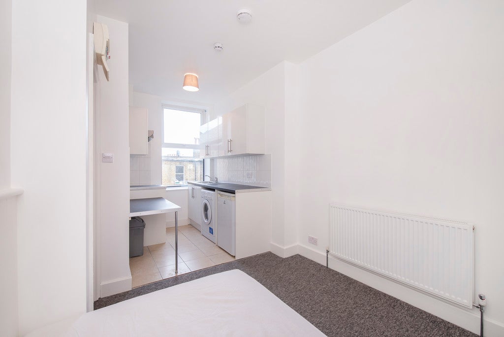 Room Chamberlayne Road in Greater London