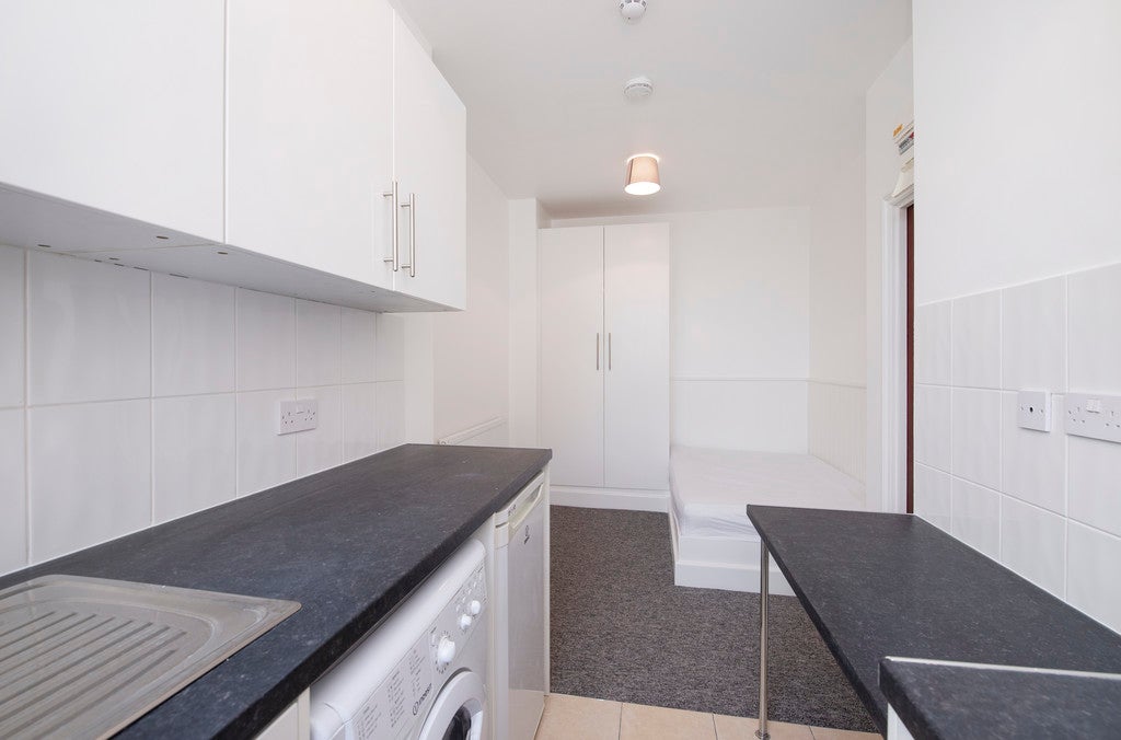 Room Chamberlayne Road in Greater London