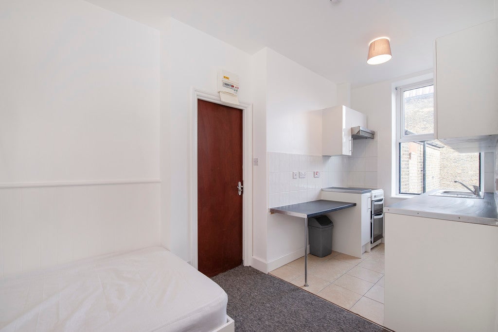 Room Chamberlayne Road in Greater London
