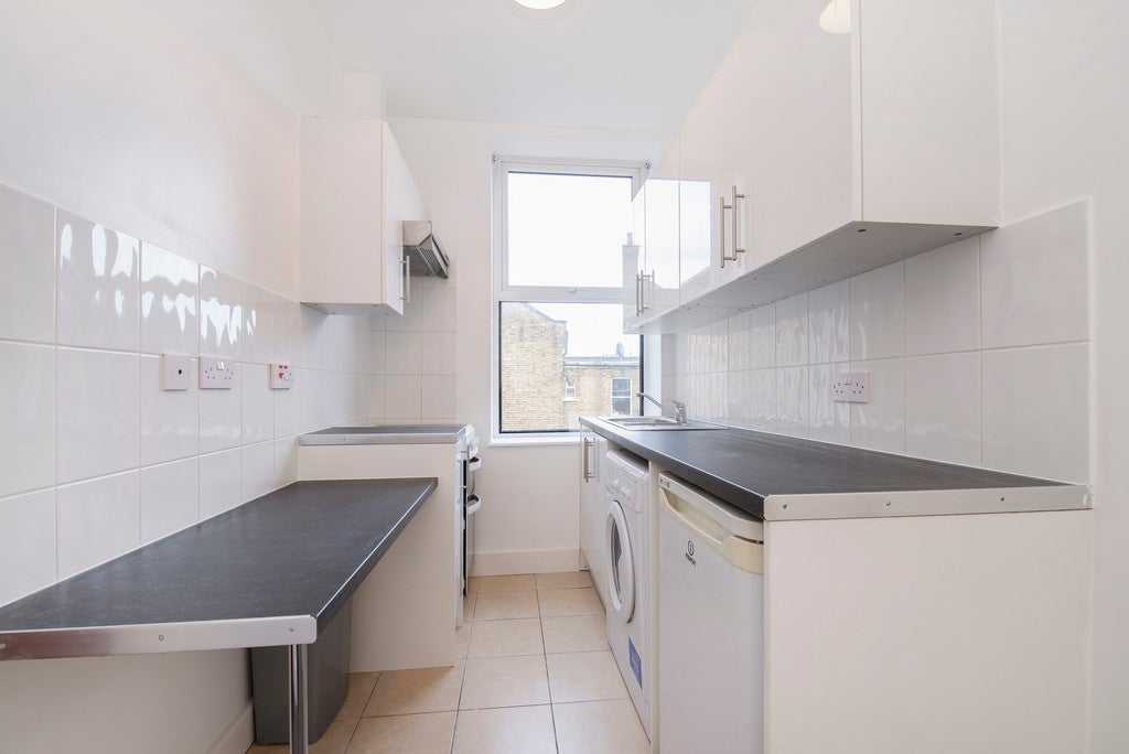 Room Chamberlayne Road in Greater London