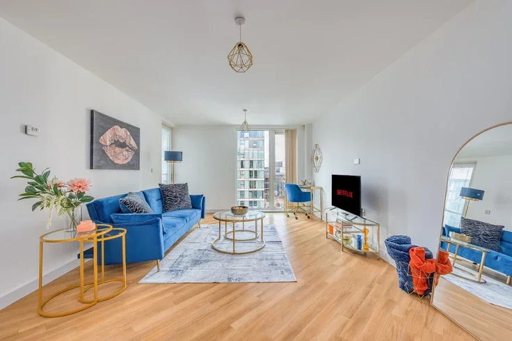 Flat Mortimer Square in Milton Keynes