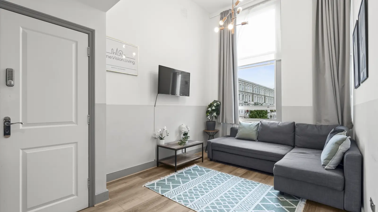 Flat Nevern Road in Greater London