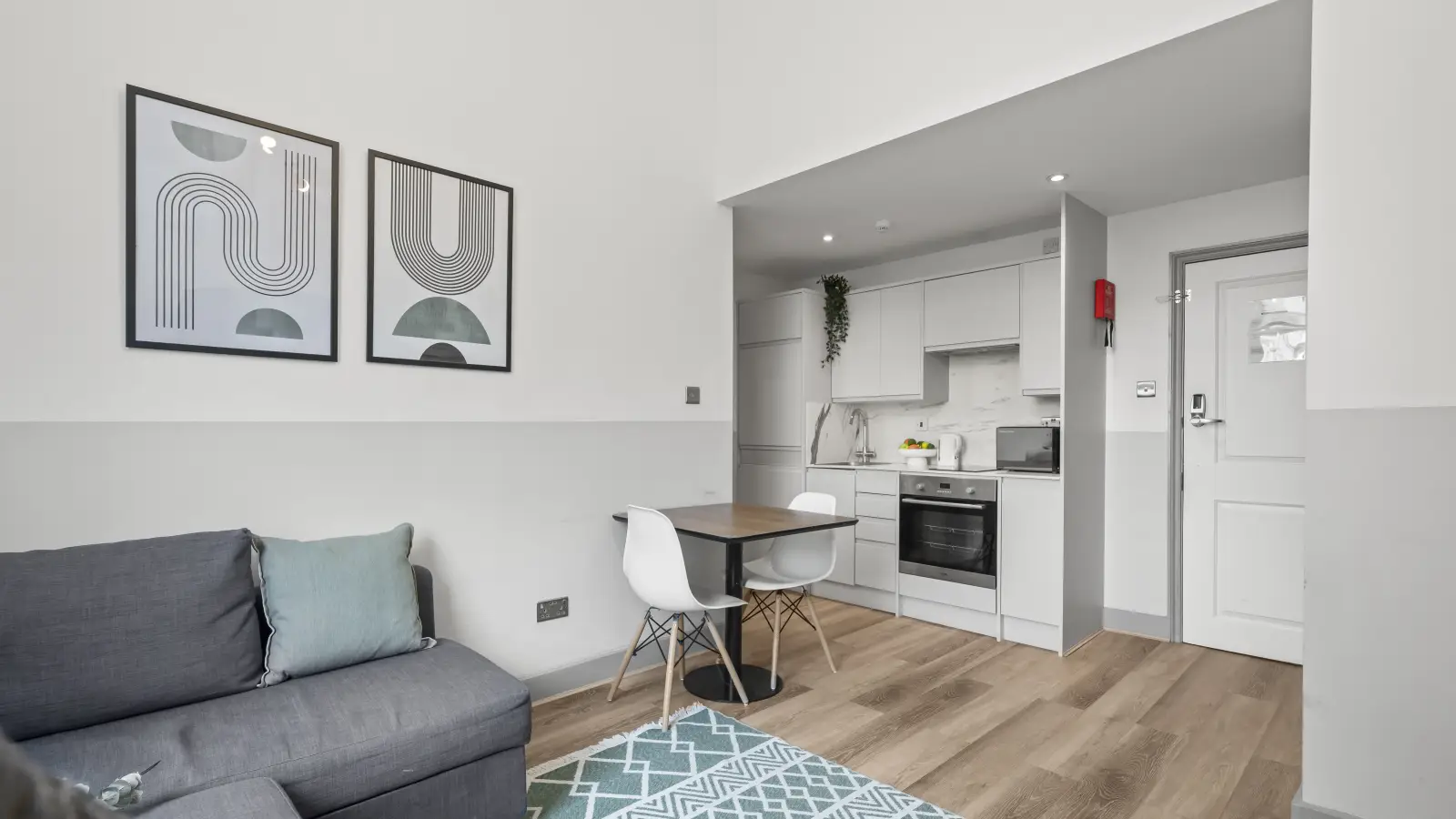 Flat Nevern Road in Greater London